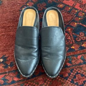 EUC Universal Thread Studded Mule
